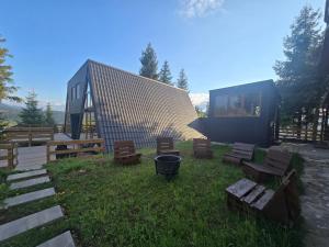 Κήπος έξω από το Cabane A-frame CeziAde Tihuta