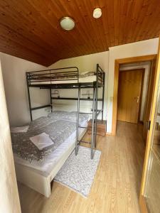 Postel nebo postele na pokoji v ubytování Gasthof Barlida