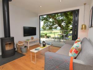 Μια τηλεόραση ή/και κέντρο ψυχαγωγίας στο 1 Bed in Lyme Regis 41563