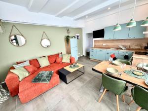 a living room with a red couch and a table at Eckstück in Wernigerode
