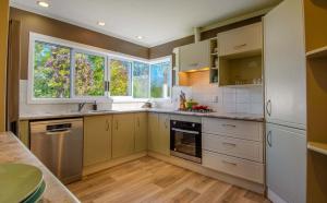 Kuchyň nebo kuchyňský kout v ubytování Farm Homestead just 10min from the City