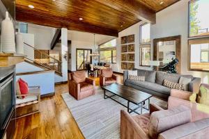 Φωτογραφία από το άλμπουμ του Truckee Mountain Retreat σε Truckee