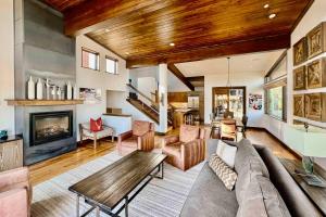 Φωτογραφία από το άλμπουμ του Truckee Mountain Retreat σε Truckee