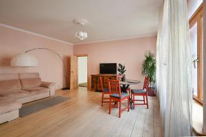 TV a/nebo společenská místnost v ubytování Doma Church apartment