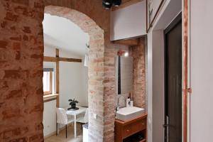 Koupelna v ubytování Doma Church apartment + 32 fotografií