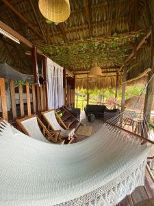 a room with a hammock in a house at Bayano Ecolodge in Chepo +20 photos