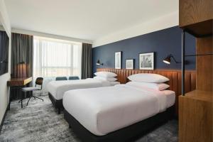 Posteľ alebo postele v izbe v ubytovaní Four Points by Sheraton Wroclaw