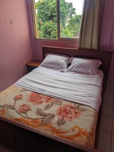 Postel nebo postele na pokoji v ubytování GRÂCES hôtel