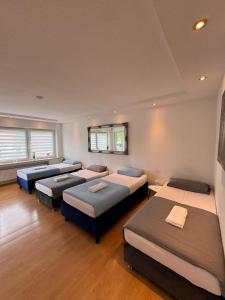 Postel nebo postele na pokoji v ubytování Stilvolle Unterkunft mit modernem Flair und viel Platz für gemeinsame Erlebnisse