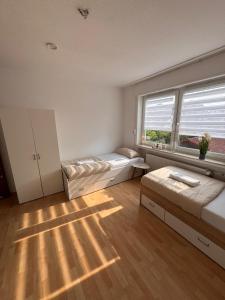 Postel nebo postele na pokoji v ubytování Stilvolle Unterkunft mit modernem Flair und viel Platz für gemeinsame Erlebnisse + 5 fotografií