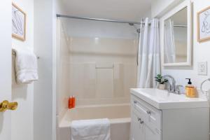 Foto de la galeria de Entire Apt in South Seattle Workspace and Yard a Seattle