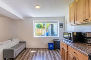 Foto de la galeria de Entire Apt in South Seattle Workspace and Yard a Seattle