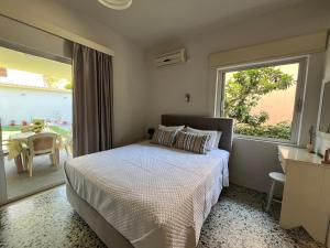 A bed or beds in a room at Nikos Studios