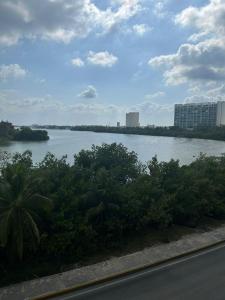 Φυσικό τοπίο κοντά σε αυτό το ξενοδοχείο με κάψουλες +12 φωτογραφίες