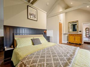 a bedroom with a large bed in a room at 3 Bed in Tenby 94186 in Saint Florence