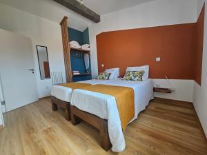 Ένα ή περισσότερα κρεβάτια σε δωμάτιο στο WestCanyon Apartments