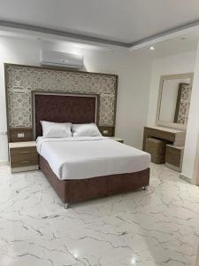 Ένα ή περισσότερα κρεβάτια σε δωμάτιο στο live in luxury hotel-style apartment in the heart of the city