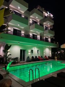 Bazén v ubytování Hotel Eagle nebo v jeho okolí