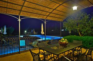 Bazén v ubytování Casa Vacanze La Fiorita nebo v jeho okolí