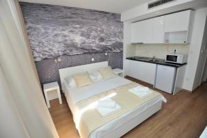 a small bedroom with a bed and a kitchen at Villa Tomislav 2 in Brela