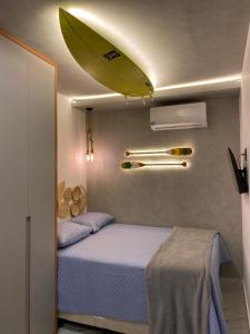 Postel nebo postele na pokoji v ubytování Casa Surf loftsparaiso