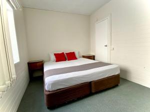 Postel nebo postele na pokoji v ubytování Hides Hotel