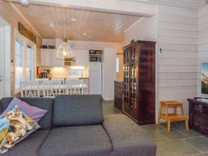 Posezení v ubytování Holiday Home Blue lake villa by Interhome