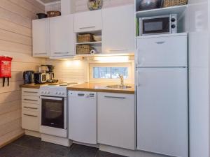 Kuchyň nebo kuchyňský kout v ubytování Holiday Home Blue lake villa by Interhome + 28 fotografií