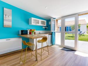 Dapur atau dapur kecil di Holiday Home La Perle de Jade by Interhome