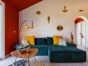 Ruang duduk di Holiday Home La Perle de Jade by Interhome +27 gambar
