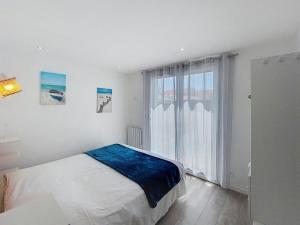 Ένα ή περισσότερα κρεβάτια σε δωμάτιο στο Apartment Les Galivades by Interhome
