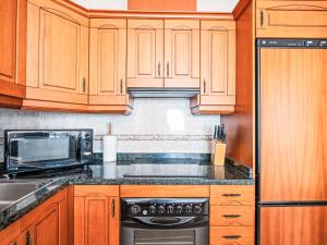 Η κουζίνα ή μικρή κουζίνα στο Apartment Pueblo Panorama-3 by Interhome +29 φωτογραφίες