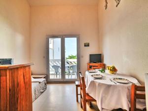 Μια τηλεόραση ή/και κέντρο ψυχαγωγίας στο Apartment Les Terrasses 3 by Interhome