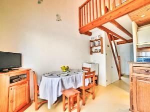 Η κουζίνα ή μικρή κουζίνα στο Apartment Les Terrasses 3 by Interhome +20 φωτογραφίες