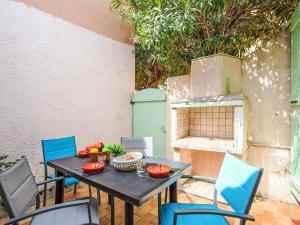 Χώρος καθιστικού στο Holiday Home Les Coraux-16 by Interhome