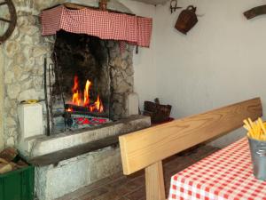 una chimenea de piedra con una mesa delante en Holiday Home Marija by Interhome, en Nedeščina 27 fotos más