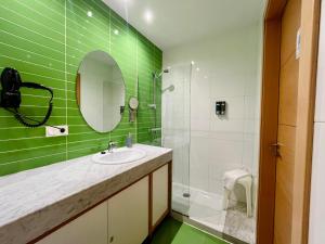 Koupelna v ubytování Apartamentos Suites Capitolio + 52 fotografií
