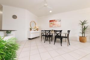 a dining room with a table and chairs at Ideal CBD Location with Harbour Views Pool Gym & BBQ in Darwin