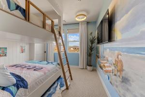 ein Schlafzimmer mit einem Etagenbett und einem Wandgemälde des Ozeans in der Unterkunft Surfside Escape condo in St. George + 48 Fotos