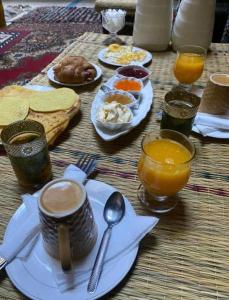 Jedzenie w hostelu lub w pobliżu