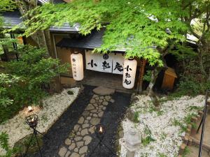 Aed väljaspool majutusasutust 山川温泉 小杉庵