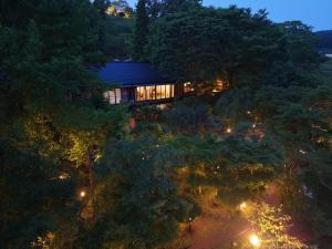 Aed väljaspool majutusasutust 山川温泉 小杉庵
