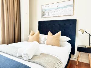 Ένα ή περισσότερα κρεβάτια σε δωμάτιο στο Comfort Studio Getaway with Pool and Gym