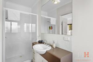 Ένα μπάνιο στο Relaxing Family Home in Cowes