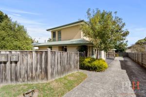 Το κτήριο όπου στεγάζεται  η παραθεριστική κατοικία +15 φωτογραφίες