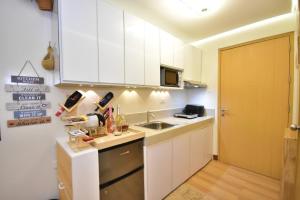 Dapur atau dapur kecil di Le Marii Suites - Trees Residence