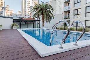 a swimming pool in the middle of a building at Departamento Las Lomitas in Lomas de Zamora