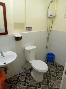 Ένα μπάνιο στο Panagsama Tourist Inn +12 φωτογραφίες