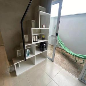 a bathroom with a mirror next to a shower at Studio próximo hospital Unimed Tubarão in Tubarão +6 photos