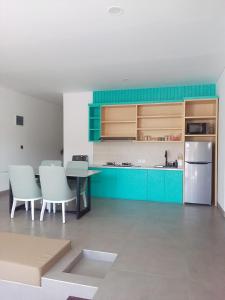 Η κουζίνα ή μικρή κουζίνα στο Losbaba Komodo Villa
